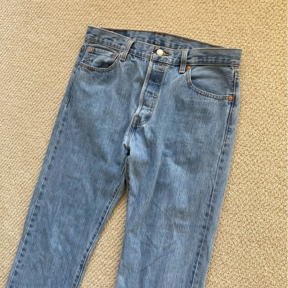 Levi’s 501 Jeans Men’s Size 33 x 32 Medium Wash Pants 100% Cotton Straight Leg